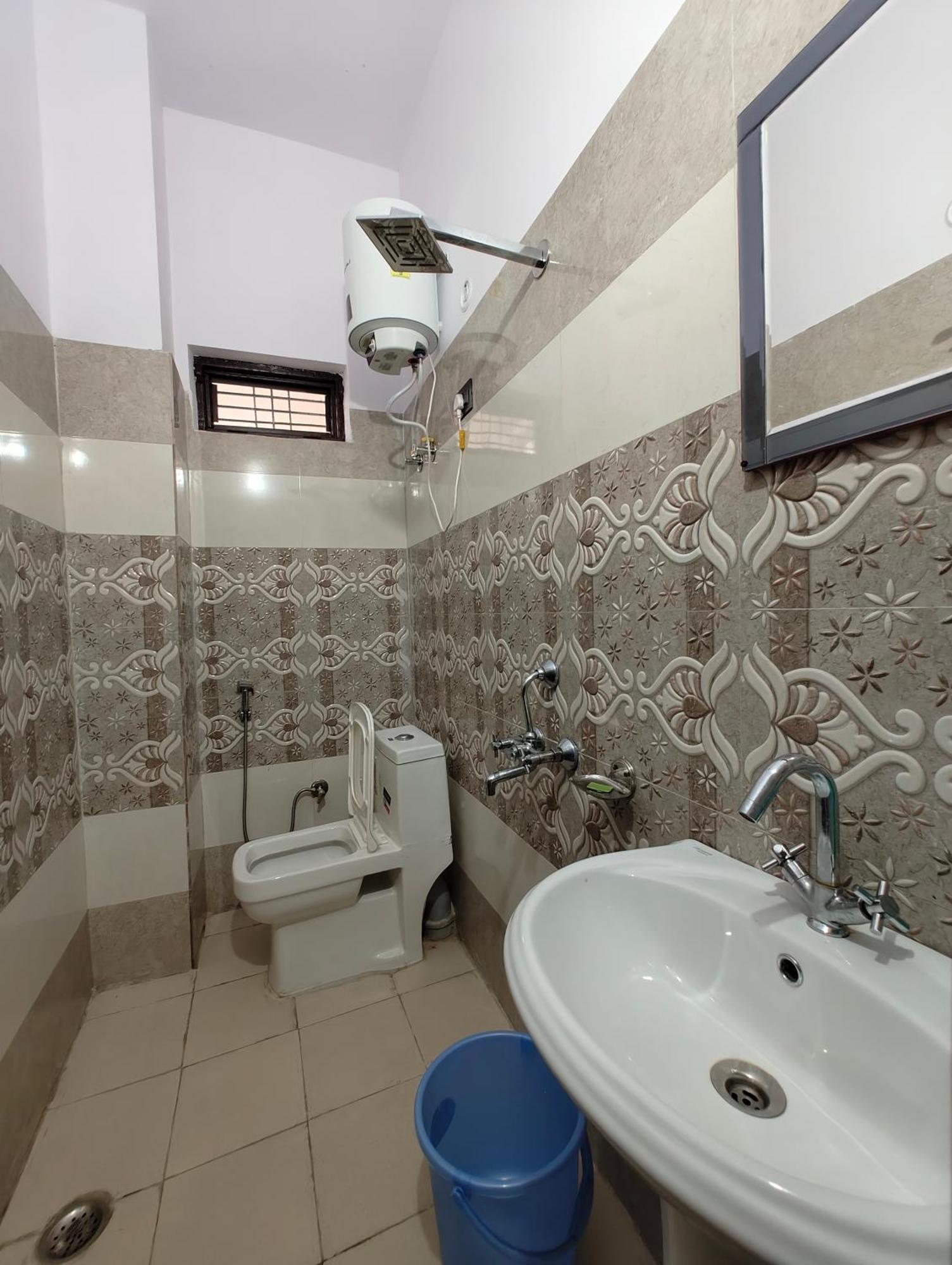 Hotel Abhishek Chamoli Zewnętrze zdjęcie
